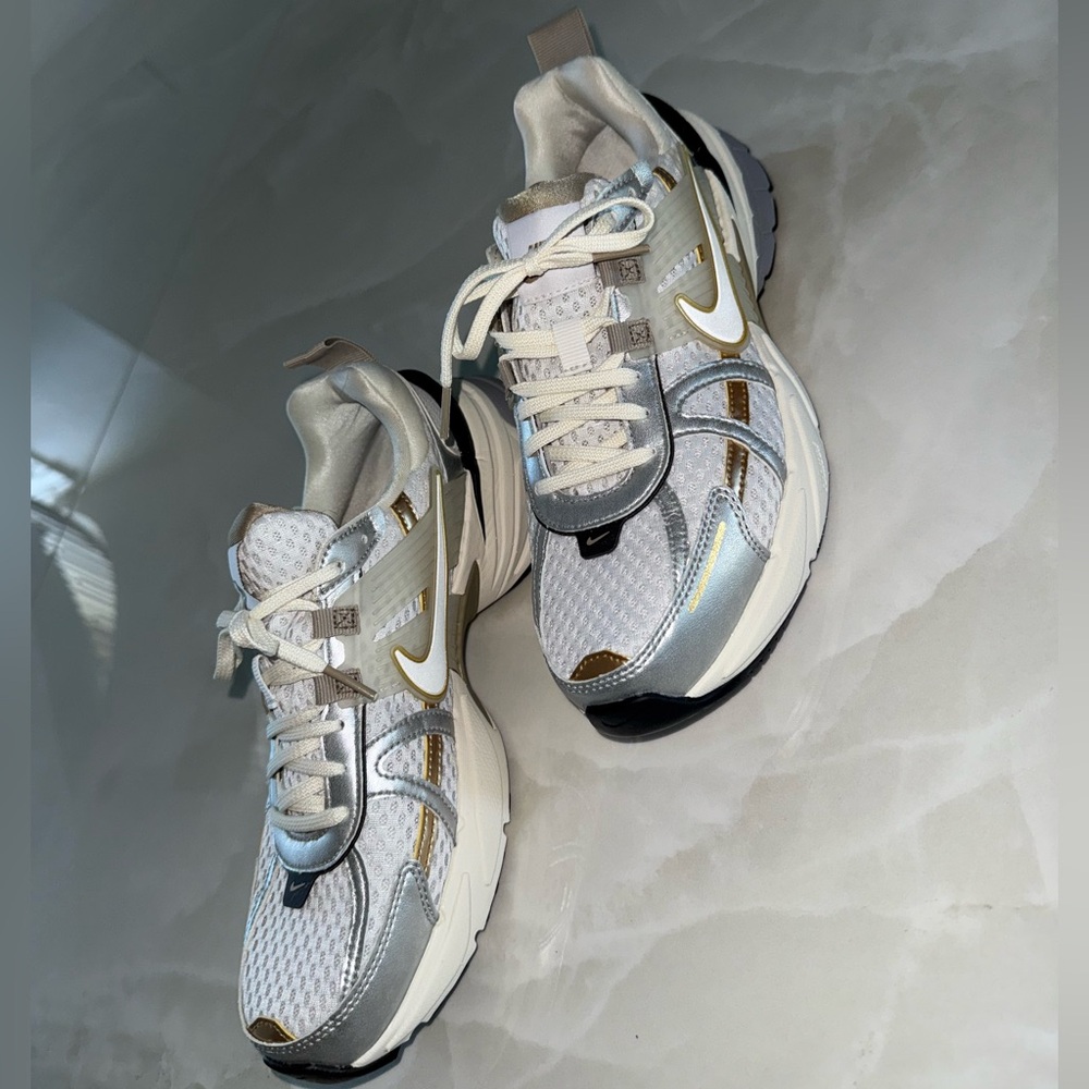 Nike Women's White and Gold Sneakers